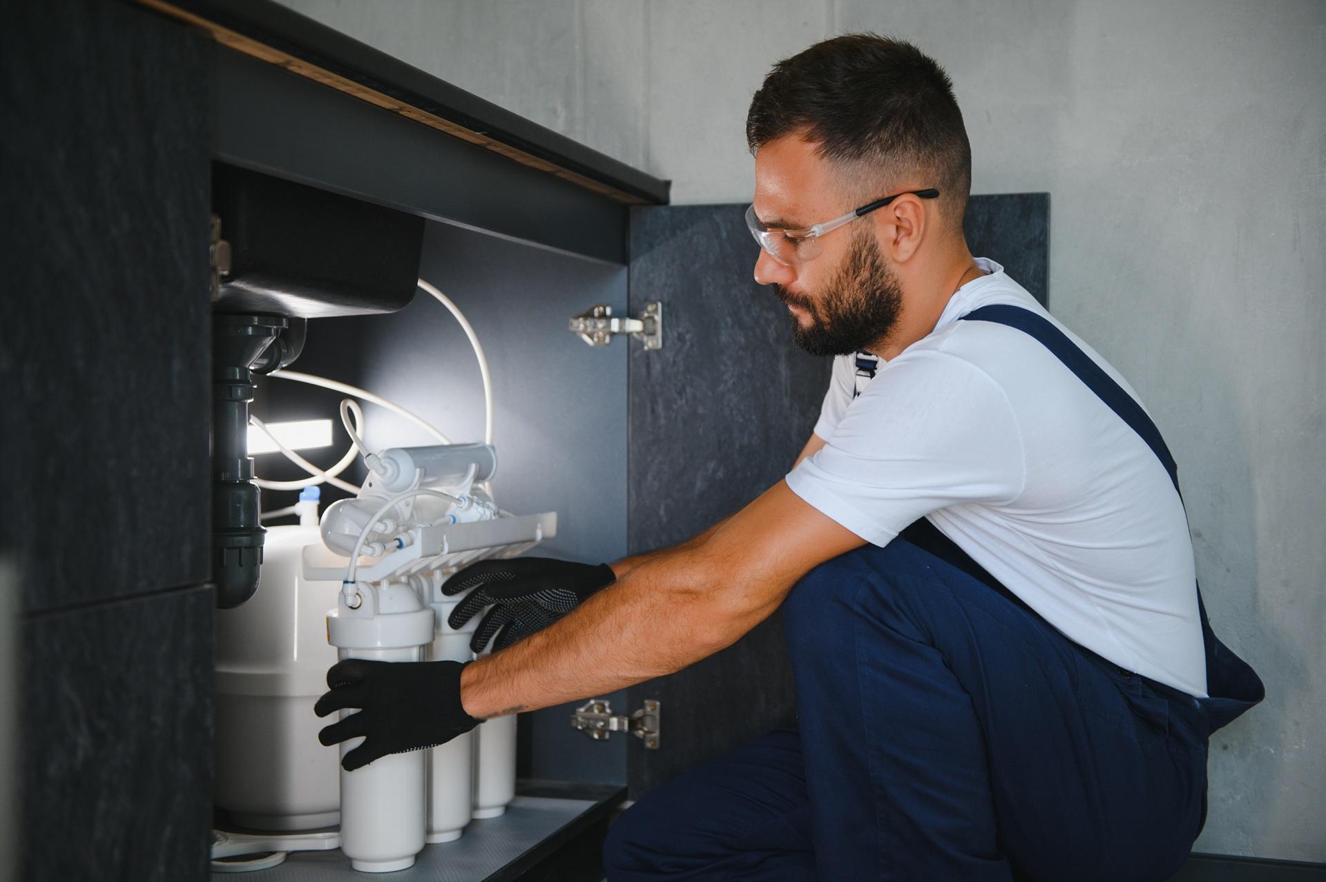 Wasserenthaerter unter Spuele installieren